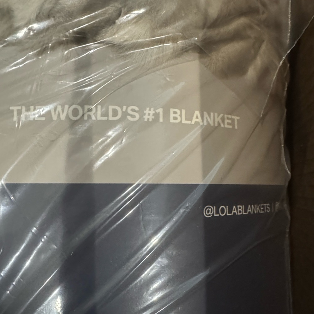 Lola Blankets/Plush Faux Fur Blanket/Throw/Size L/Tan/Cream/NEW! SEALED/NIB! - Picture 10 of 16